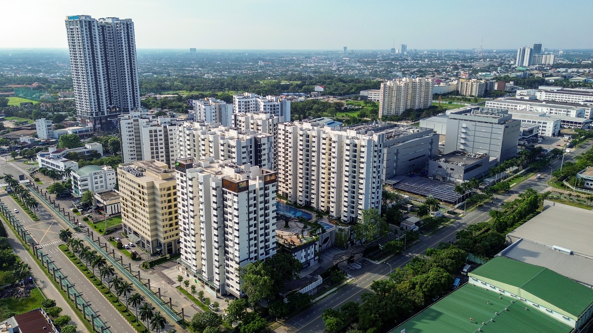 Khu vực bất động sản cực sôi động sau sáp nhập: Giá bằng một nửa, nguồn cung vượt xa TP.HCM cũ - Ảnh 2.