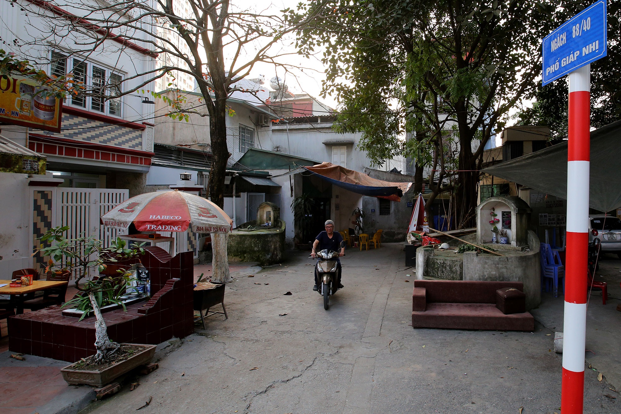 Nhà cạnh nghĩa trang từng bị chê ỏng eo nhưng nay có giá trên 200 triệu đồng/m2 - Ảnh 1.