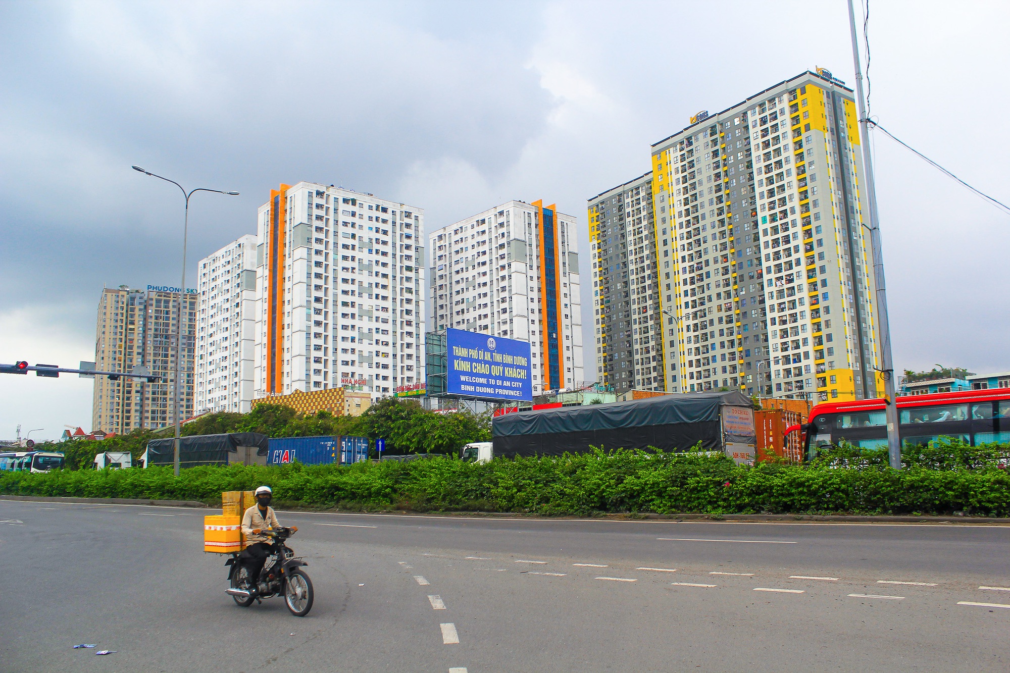 Khu vực bất động sản cực sôi động sau sáp nhập: Giá bằng một nửa, nguồn cung vượt xa TP.HCM cũ - Ảnh 3.