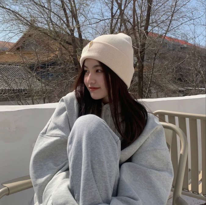 Những người chăm đội mũ vào mùa lạnh cơ thể sẽ trải qua 3 thay đổi đáng kinh ngạc, nghe xong tôi "tiếc hùi hụi" - Ảnh 1.