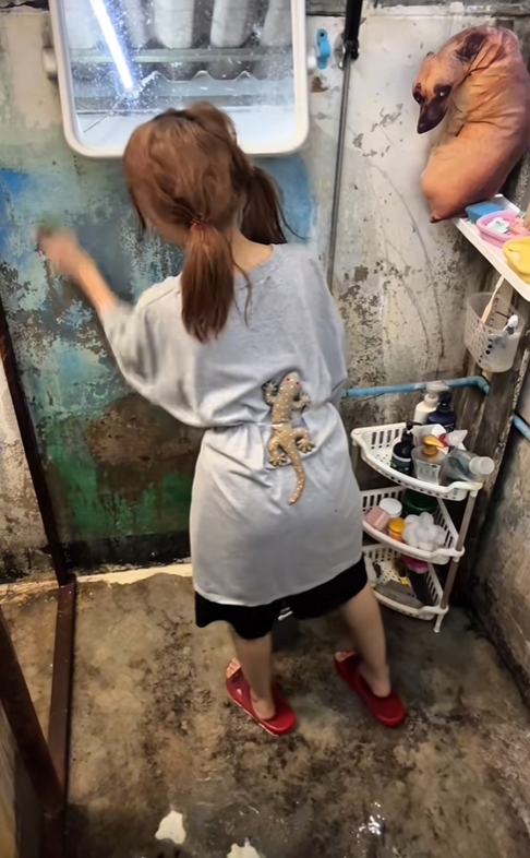 Cuộc sống kì lạ trong toilet 5m2 hút hàng triệu người- Ảnh 3.