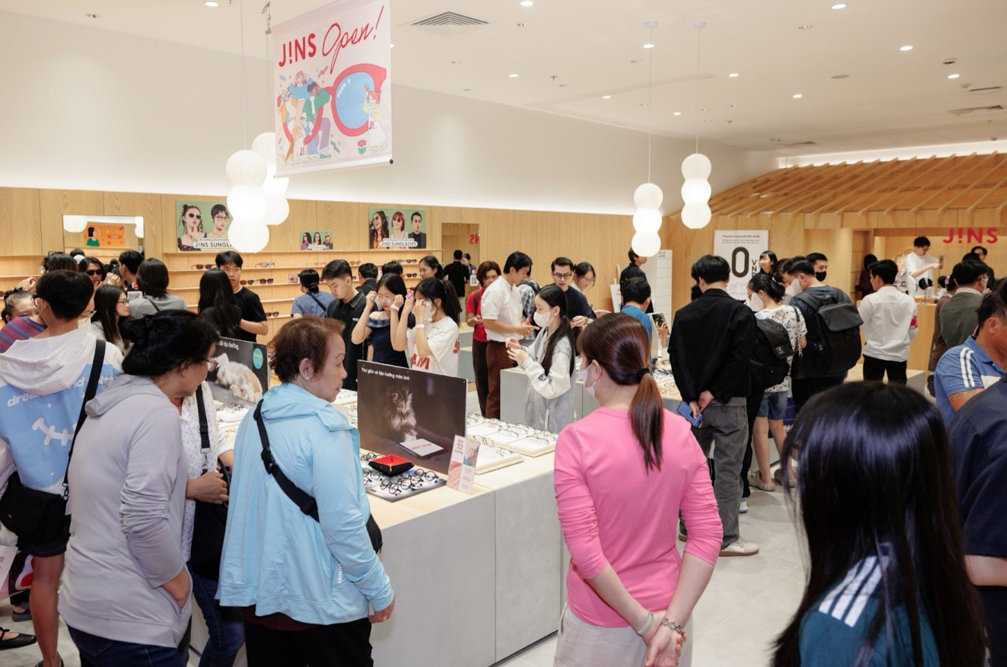 Khi kiến trúc Machiya và lối sống Việt giao thoa: JINS mở rộng mạng lưới tại TP.HCM- Ảnh 2. Khi kiến trúc Machiya và lối sống Việt giao thoa: JINS mở rộng mạng lưới tại TP.HCM- Ảnh 2.