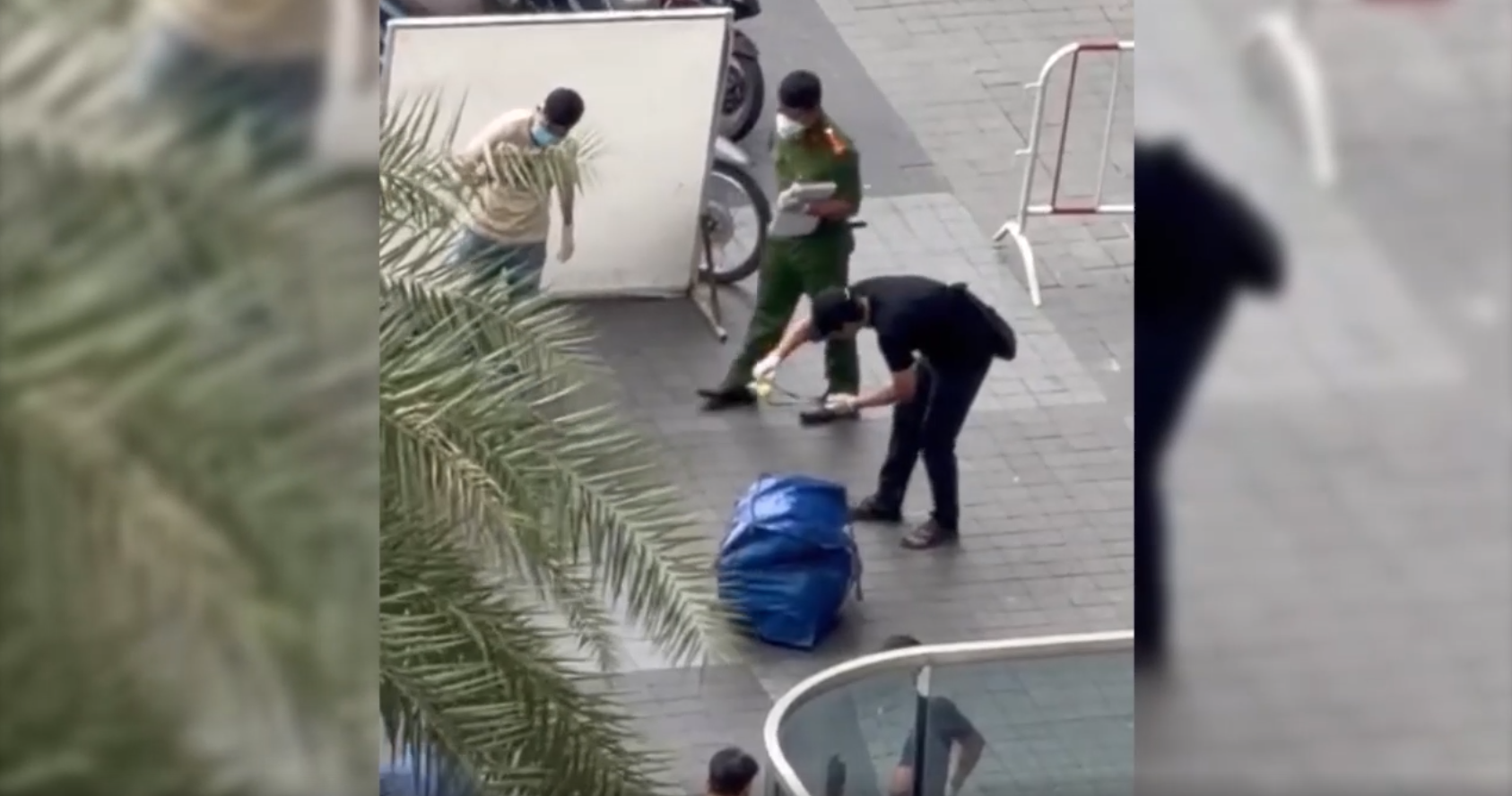 Vụ phát hiện thi thể trong túi trước sảnh chung cư ở TP.HCM: Hé lộ về nạn nhân và 2 nghi phạm- Ảnh 1. Vụ phát hiện thi thể trong túi trước sảnh chung cư ở TP.HCM: Hé lộ về nạn nhân và 2 nghi phạm- Ảnh 1.