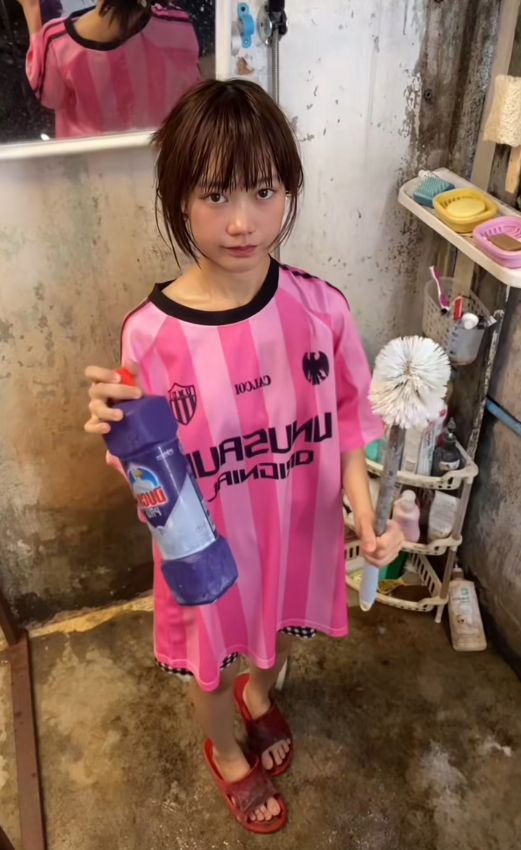 Cuộc sống kì lạ trong toilet 5m2 hút hàng triệu người- Ảnh 2. Cuộc sống kì lạ trong toilet 5m2 hút hàng triệu người- Ảnh 2.