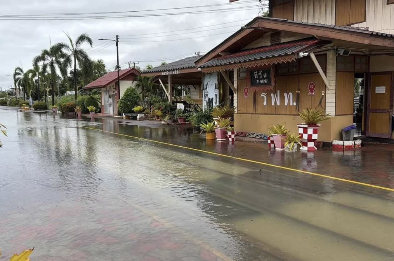 Thái Lan, Malaysia chật vật vì lũ lụt - Ảnh 7.