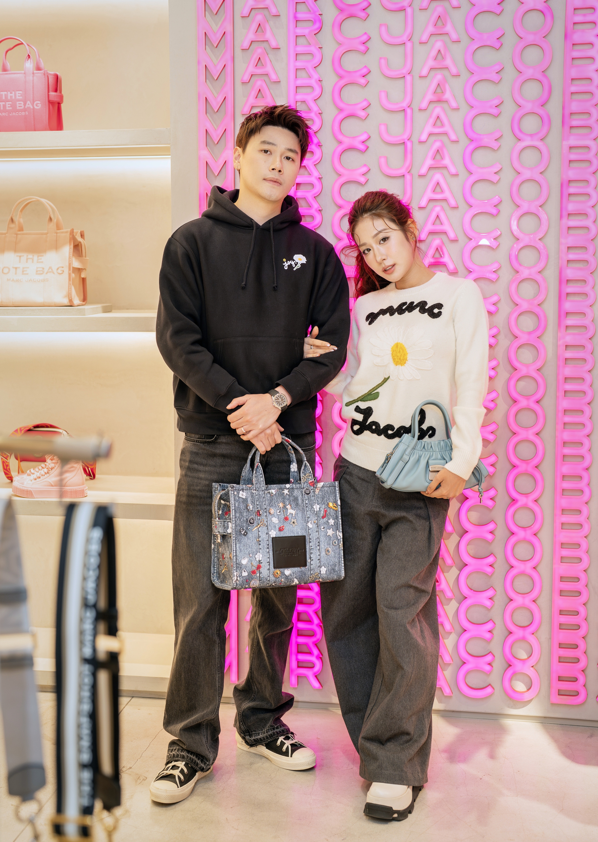 Dakota - Cristina - The Tote Bag: Bộ ba thiết kế dẫn dắt cuộc chơi chất liệu của nhà mốt Mỹ mùa cuối năm 2025- Ảnh 5. Dakota - Cristina - The Tote Bag: Bộ ba thiết kế dẫn dắt cuộc chơi chất liệu của nhà mốt Mỹ mùa cuối năm 2025- Ảnh 5.