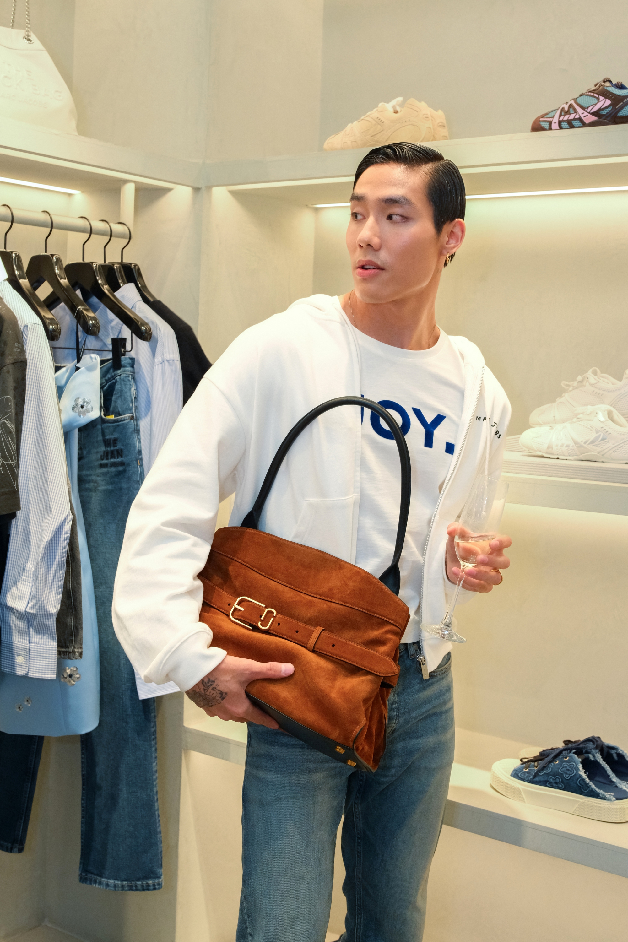 Dakota - Cristina - The Tote Bag: Bộ ba thiết kế dẫn dắt cuộc chơi chất liệu của nhà mốt Mỹ mùa cuối năm 2025- Ảnh 7. Dakota - Cristina - The Tote Bag: Bộ ba thiết kế dẫn dắt cuộc chơi chất liệu của nhà mốt Mỹ mùa cuối năm 2025- Ảnh 7.