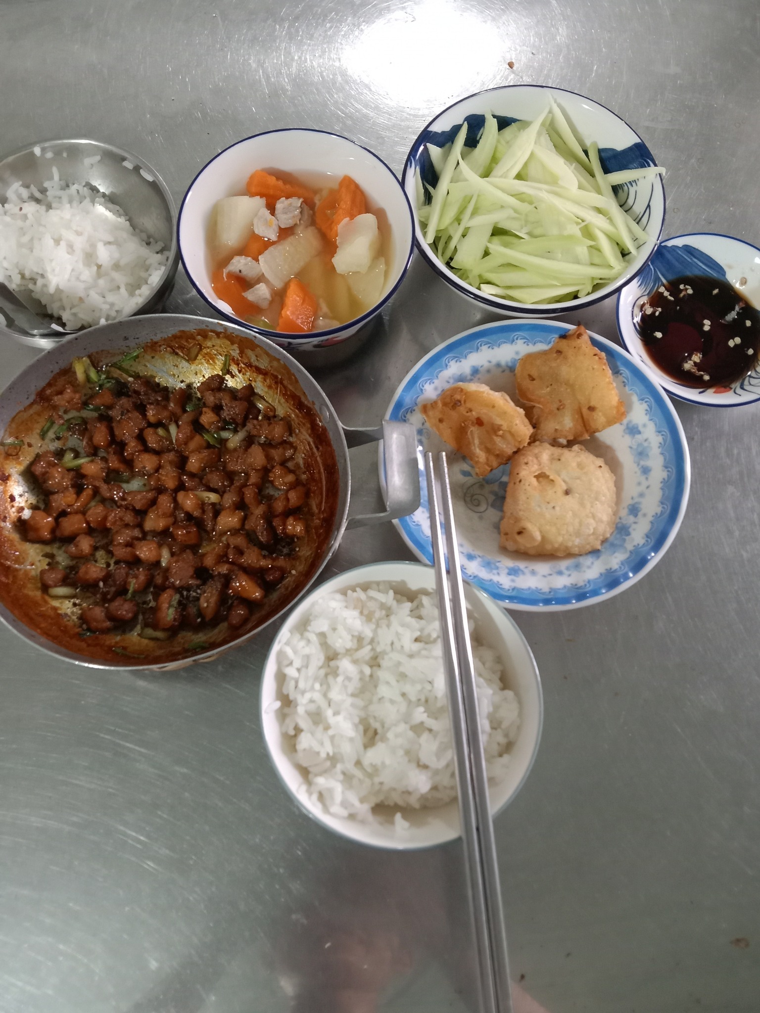 Bữa cơm 7 món giá 45k thị phi- Ảnh 1. Bữa cơm 7 món giá 45k thị phi- Ảnh 1.