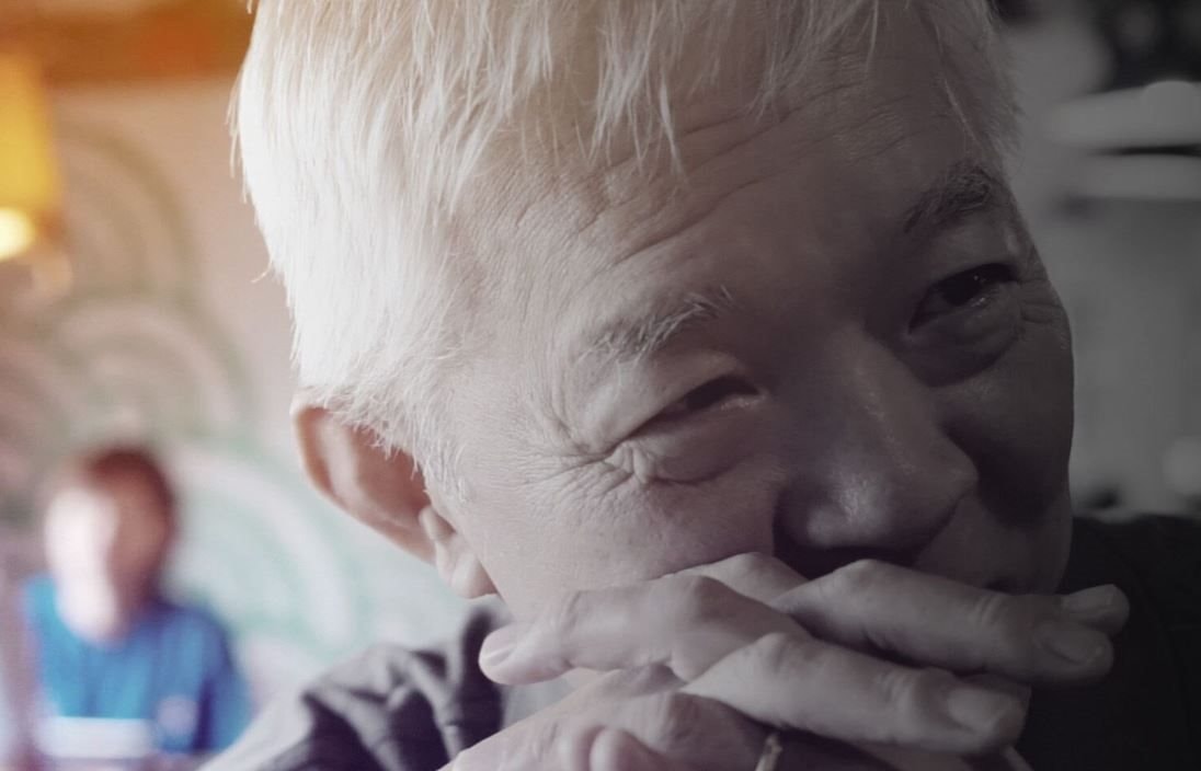 Người đàn ông trúng độc đắc gần 100 tỷ USD nhưng giấu vợ, giả vờ mặc áo cũ nhưng sắm xe sang, đi nghỉ dưỡng- Ảnh 2. Người đàn ông trúng độc đắc gần 100 tỷ USD nhưng giấu vợ, giả vờ mặc áo cũ nhưng sắm xe sang, đi nghỉ dưỡng- Ảnh 2.