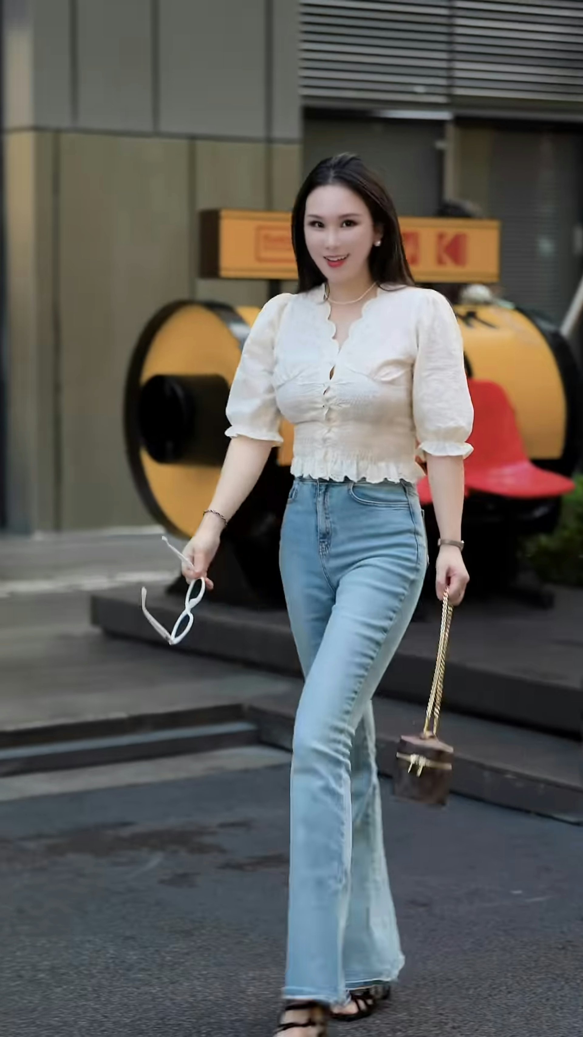 Phong tỏa tài sản, điều tra vợ CEO của nam vương Q.H- Ảnh 4. Phong tỏa tài sản, điều tra vợ CEO của nam vương Q.H- Ảnh 4.