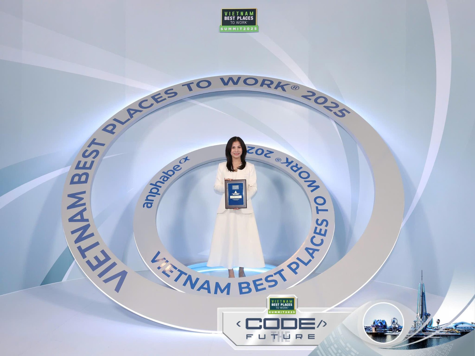 Bảo hiểm VietinBank (VBI) xếp hạng thứ 17 - Top 100 Nơi làm việc tốt nhất Việt Nam 2025 - Ảnh 2. Bảo hiểm VietinBank (VBI) xếp hạng thứ 17 - Top 100 Nơi làm việc tốt nhất Việt Nam 2025 - Ảnh 2.