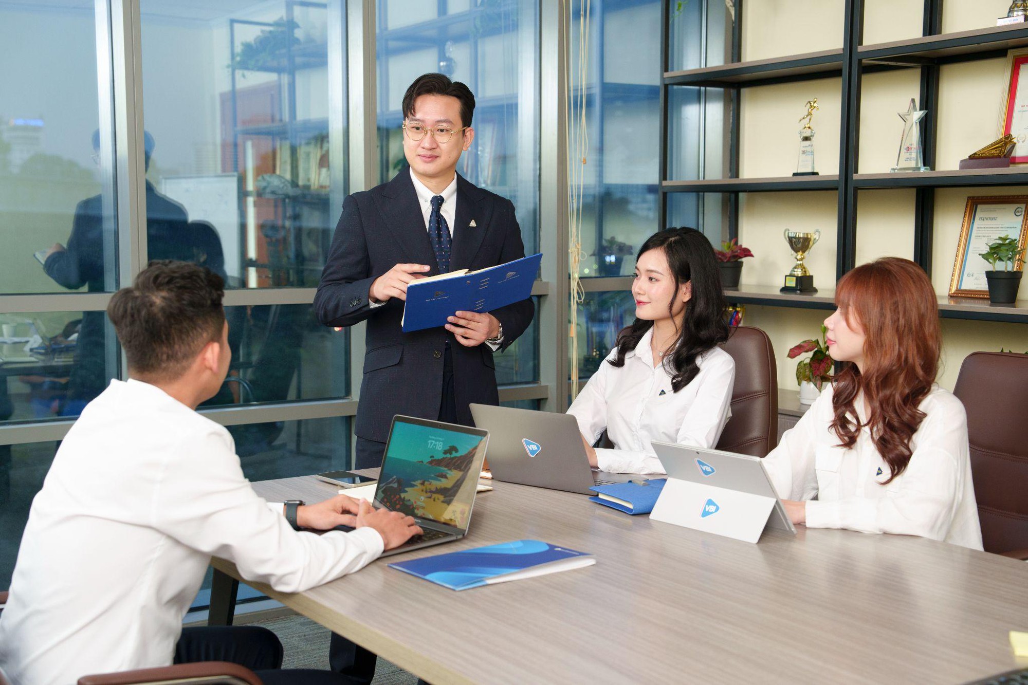 Bảo hiểm VietinBank (VBI) xếp hạng thứ 17 - Top 100 Nơi làm việc tốt nhất Việt Nam 2025 - Ảnh 3. Bảo hiểm VietinBank (VBI) xếp hạng thứ 17 - Top 100 Nơi làm việc tốt nhất Việt Nam 2025 - Ảnh 3.