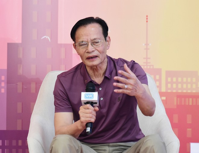 TS Lê Xuân Nghĩa: Cần đặt câu hỏi tại sao người dân Việt Nam phải mua vàng đắt hơn thế giới 20%, cao hơn người Mỹ, người châu Âu, trong khi thu nhập lại thấp hơn nhiều - Ảnh 1.