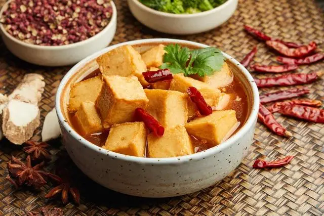 Người phụ nữ 40 tuổi ăn đậu phụ mỗi ngày, sau 2 năm đi khám bác sĩ nhìn kết quả đứng hình- Ảnh 1. Người phụ nữ 40 tuổi ăn đậu phụ mỗi ngày, sau 2 năm đi khám bác sĩ nhìn kết quả đứng hình- Ảnh 1.