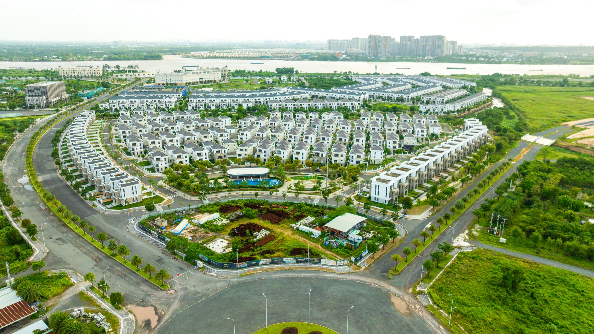 Toàn cảnh khu vực sẽ xây cầu hơn 11.000 tỷ đồng, nằm cạnh khúc sông mỗi km ‘cõng’ một tỷ usd bất động sản ở TP.HCM - Ảnh 5.