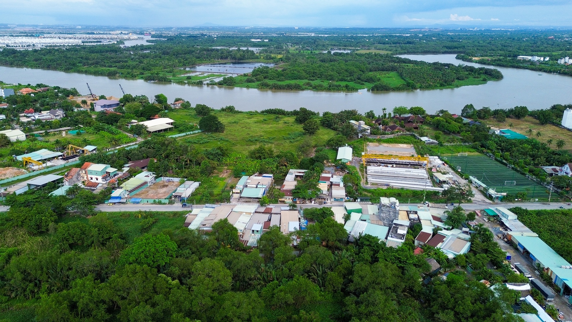 Toàn cảnh khu vực sẽ xây cầu hơn 11.000 tỷ đồng, nằm cạnh khúc sông mỗi km ‘cõng’ một tỷ usd bất động sản ở TP.HCM - Ảnh 9.