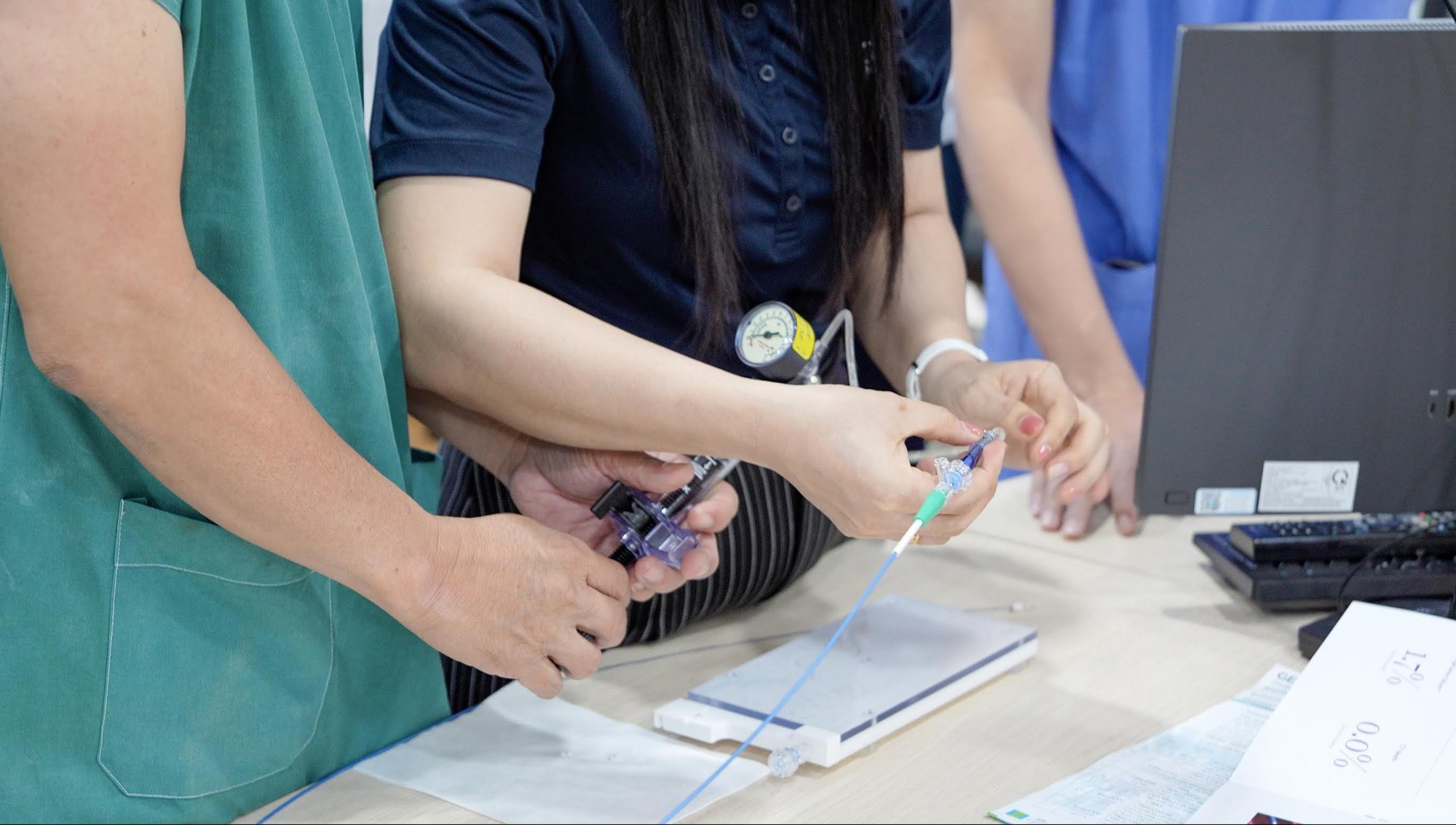 Bệnh viện Kiên Giang thực hiện ca phá vôi cơ học LithiX HC đầu tiên tại ĐBSCL trên bệnh nhân 95 tuổi- Ảnh 2. Bệnh viện Kiên Giang thực hiện ca phá vôi cơ học LithiX HC đầu tiên tại ĐBSCL trên bệnh nhân 95 tuổi- Ảnh 2.