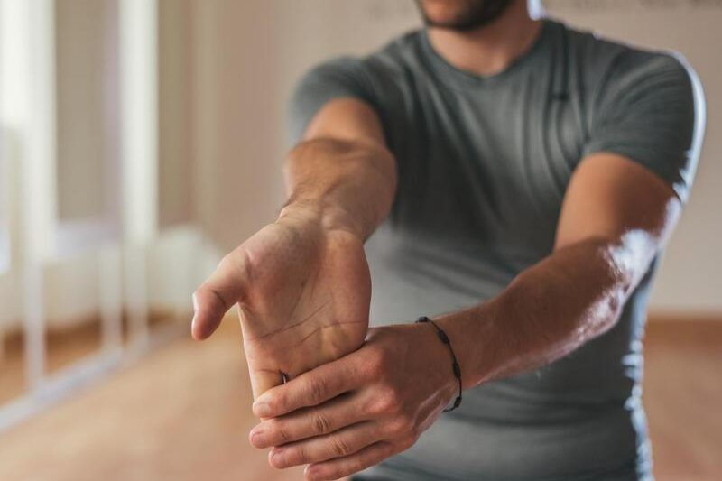 4 tư thế đánh pickleball dễ gây chấn thương, thậm chí rách cơ nếu không khởi động đúng đủ- Ảnh 1. 4 tư thế đánh pickleball dễ gây chấn thương, thậm chí rách cơ nếu không khởi động đúng đủ- Ảnh 1.