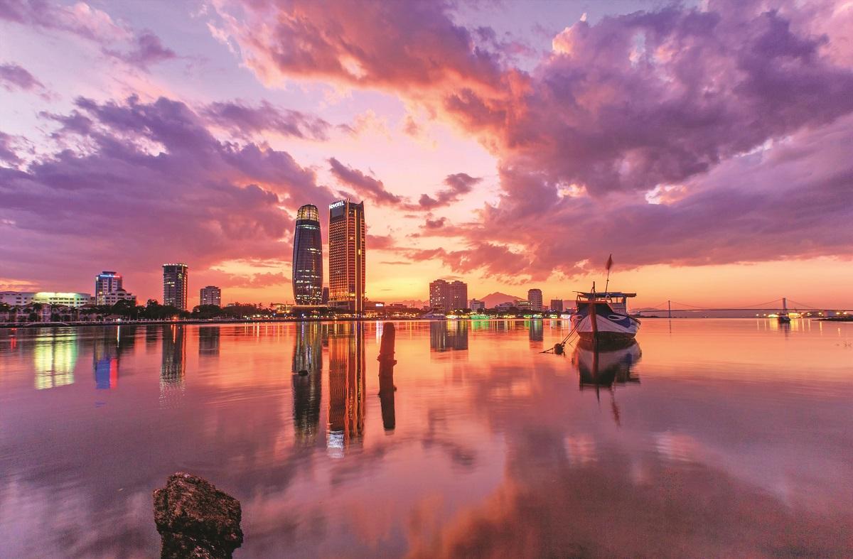 TS Nguyễn Văn Đính: “Đà Nẵng sẽ đi rất nhanh nếu có những quần thể đầu tư bài bản, đúng hướng” - Ảnh 1. TS Nguyễn Văn Đính: “Đà Nẵng sẽ đi rất nhanh nếu có những quần thể đầu tư bài bản, đúng hướng” - Ảnh 1.