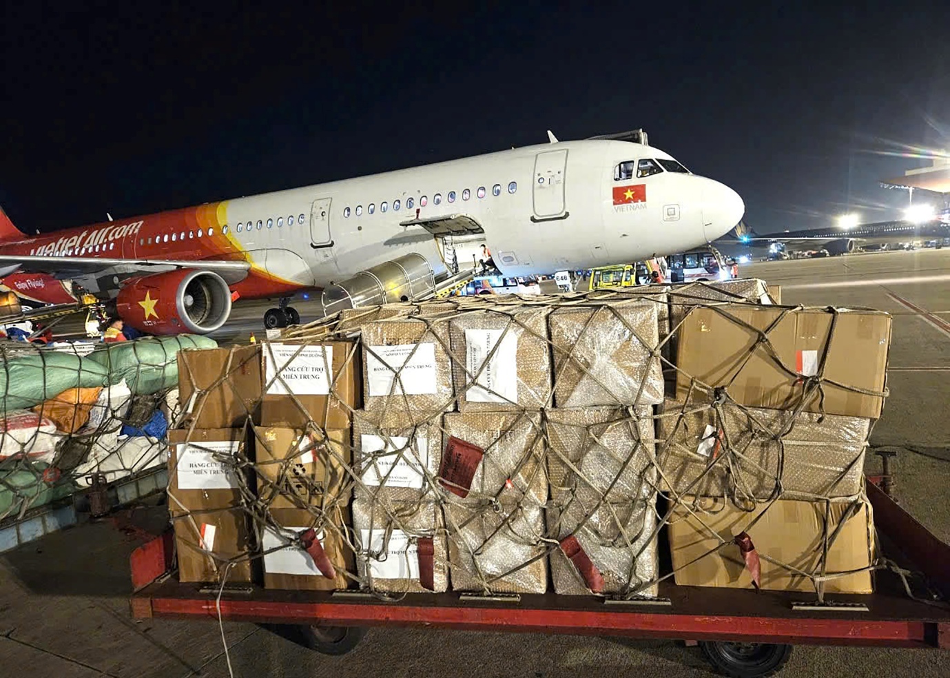 Những chuyến bay Vietjet chở đầy yêu thương - Ảnh 2. Những chuyến bay Vietjet chở đầy yêu thương - Ảnh 2.