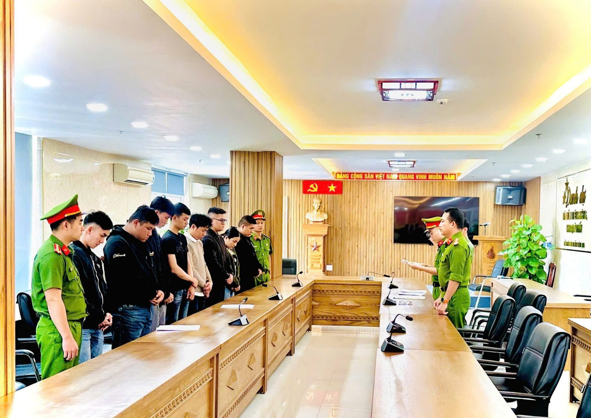 "Choáng" với quy mô đặc biệt lớn của đường dây rửa tiền vừa bị triệt phá - Ảnh 1. "Choáng" với quy mô đặc biệt lớn của đường dây rửa tiền vừa bị triệt phá - Ảnh 1.