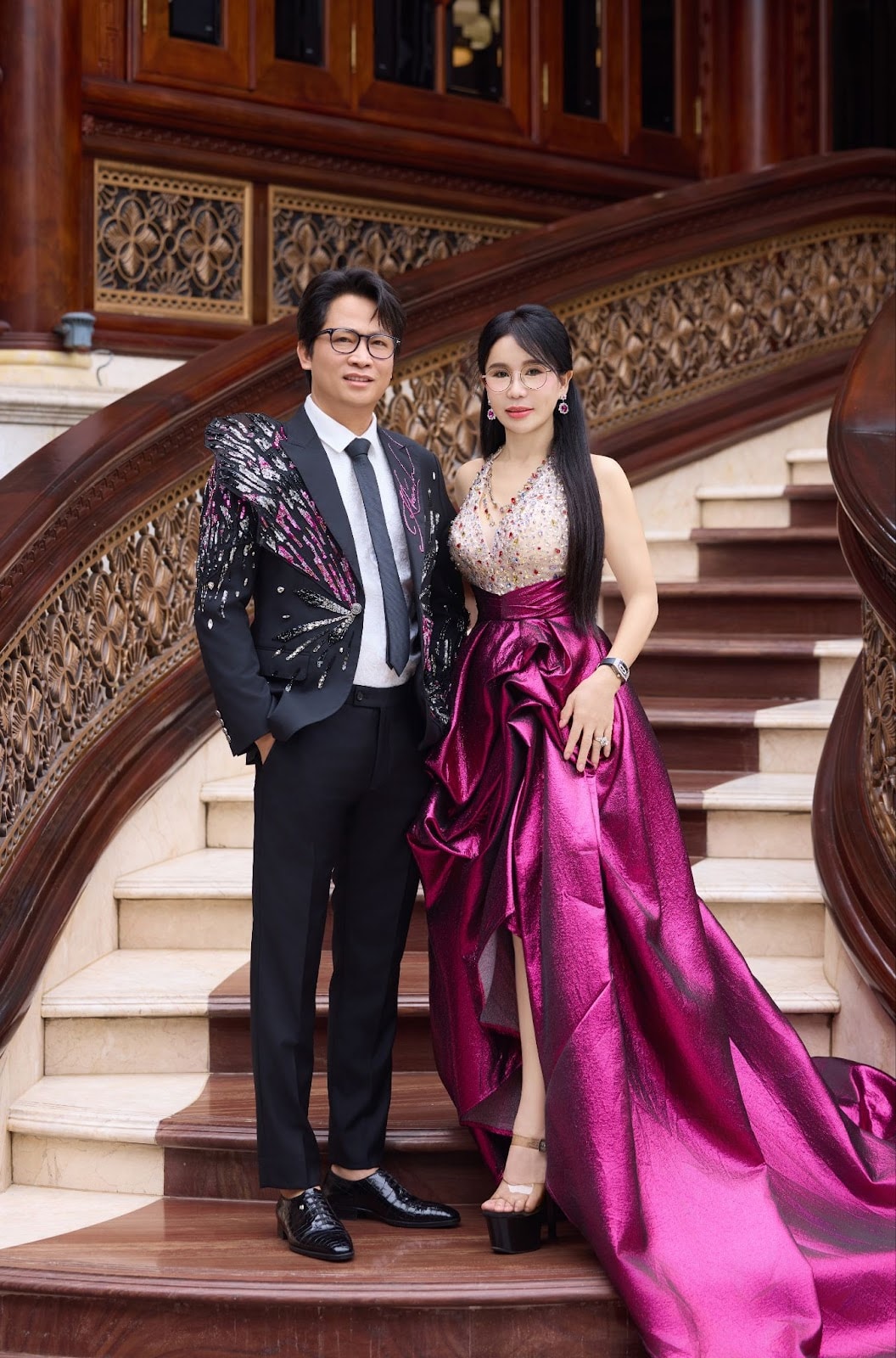 Giá trị 300 lượng vàng SJC bị thu hồi của vợ chồng Mailisa- Ảnh 1. Giá trị 300 lượng vàng SJC bị thu hồi của vợ chồng Mailisa- Ảnh 1.