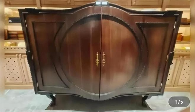 Vụ chồng đại gia của mỹ nhân phim giờ vàng bị bắt: Tịch thu đấu giá 151 thỏi vàng, 9 xe sang, BTS túi hiệu- Ảnh 3. Vụ chồng đại gia của mỹ nhân phim giờ vàng bị bắt: Tịch thu đấu giá 151 thỏi vàng, 9 xe sang, BTS túi hiệu- Ảnh 3.