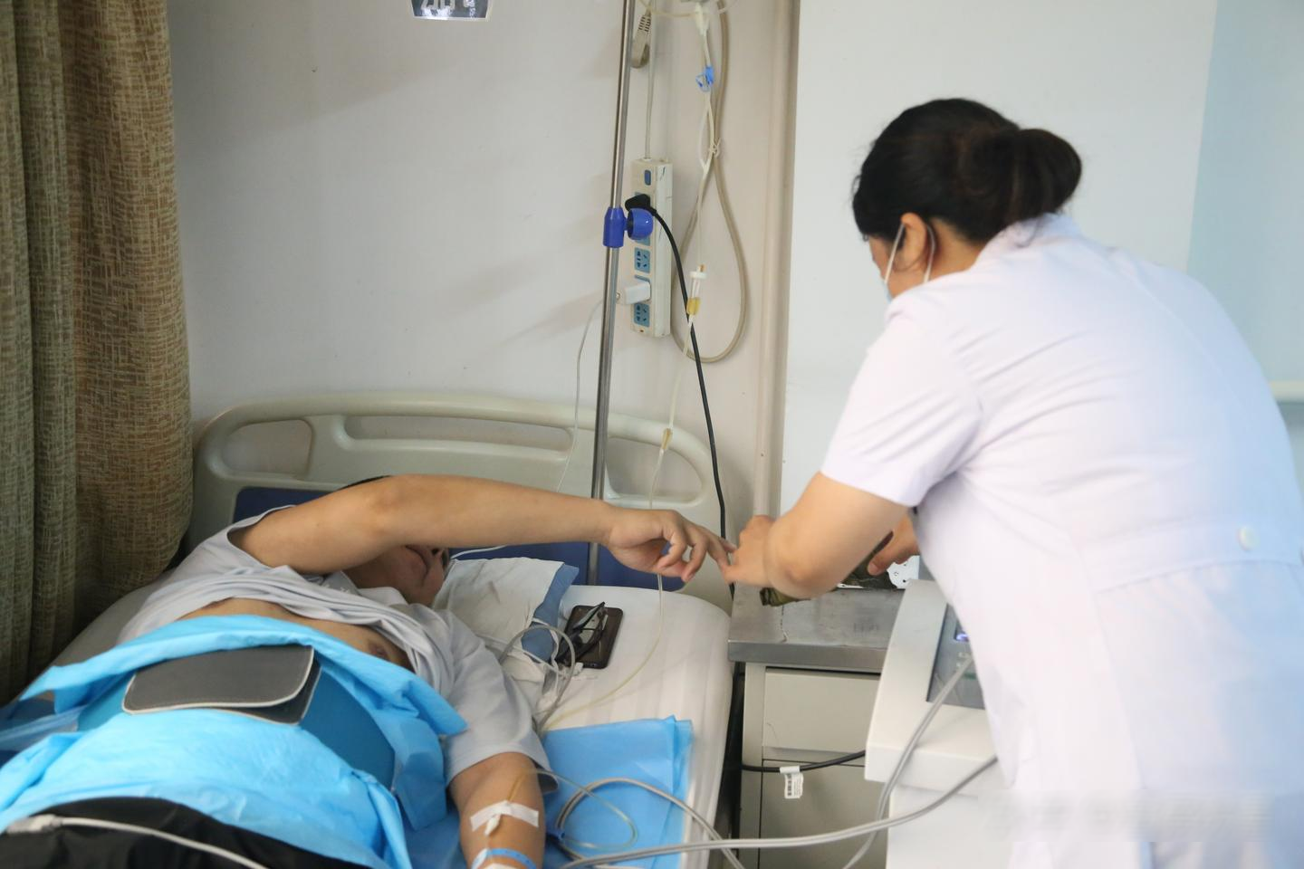 Người đàn ông suy thận cấp, tìm nguyên nhân, bác sĩ ngơ ngác: "Người không ai uống thứ này!"- Ảnh 1. Người đàn ông suy thận cấp, tìm nguyên nhân, bác sĩ ngơ ngác: "Người không ai uống thứ này!"- Ảnh 1.