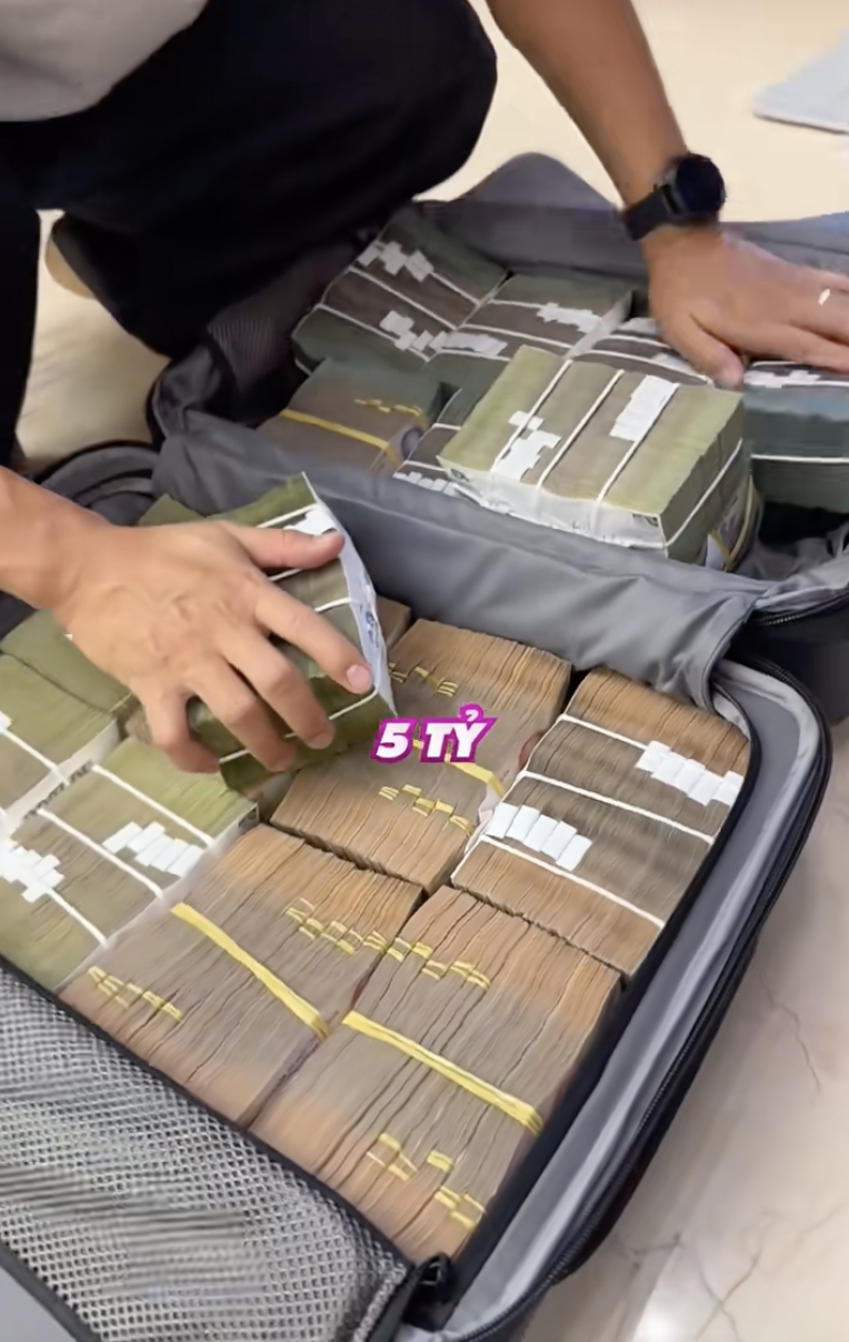 Giá trị 300 lượng vàng SJC bị thu hồi của vợ chồng Mailisa- Ảnh 4. Giá trị 300 lượng vàng SJC bị thu hồi của vợ chồng Mailisa- Ảnh 4.