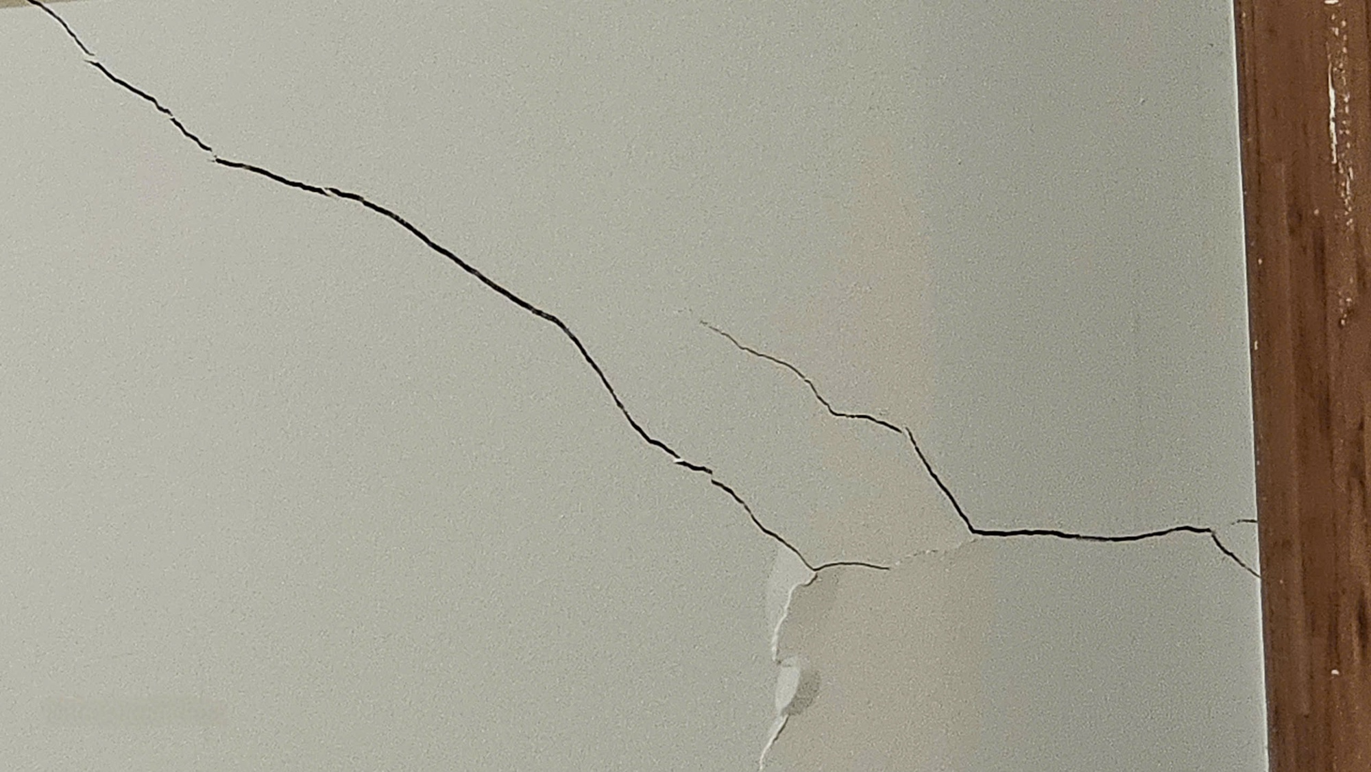 Xây chung cư Stown Gateway làm nứt tường, sụt lún: Resort 4 sao ở TP HCM phải đóng cửa, "cầu cứu" - Ảnh 4.