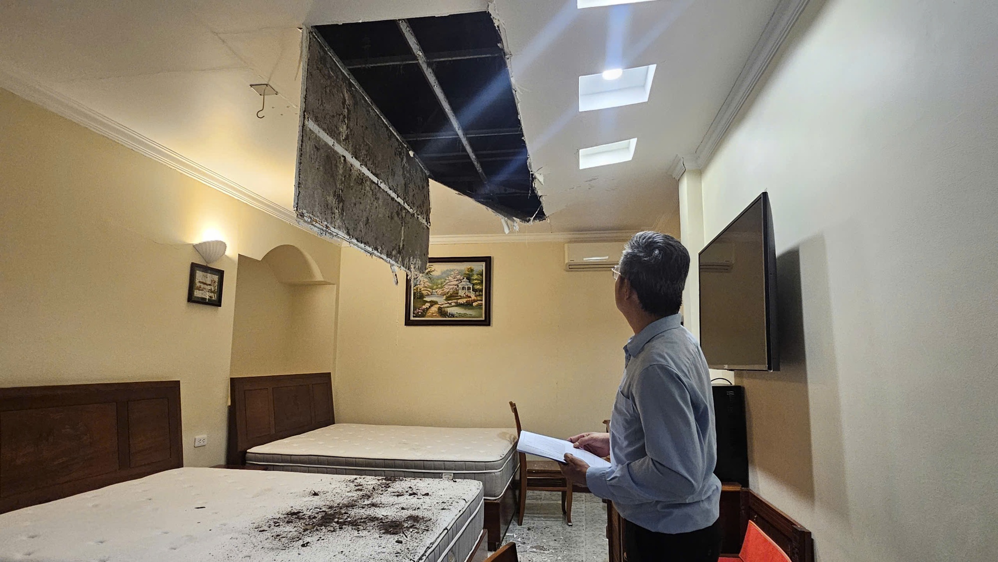 Xây chung cư Stown Gateway làm nứt tường, sụt lún: Resort 4 sao ở TP HCM phải đóng cửa, "cầu cứu" - Ảnh 2.