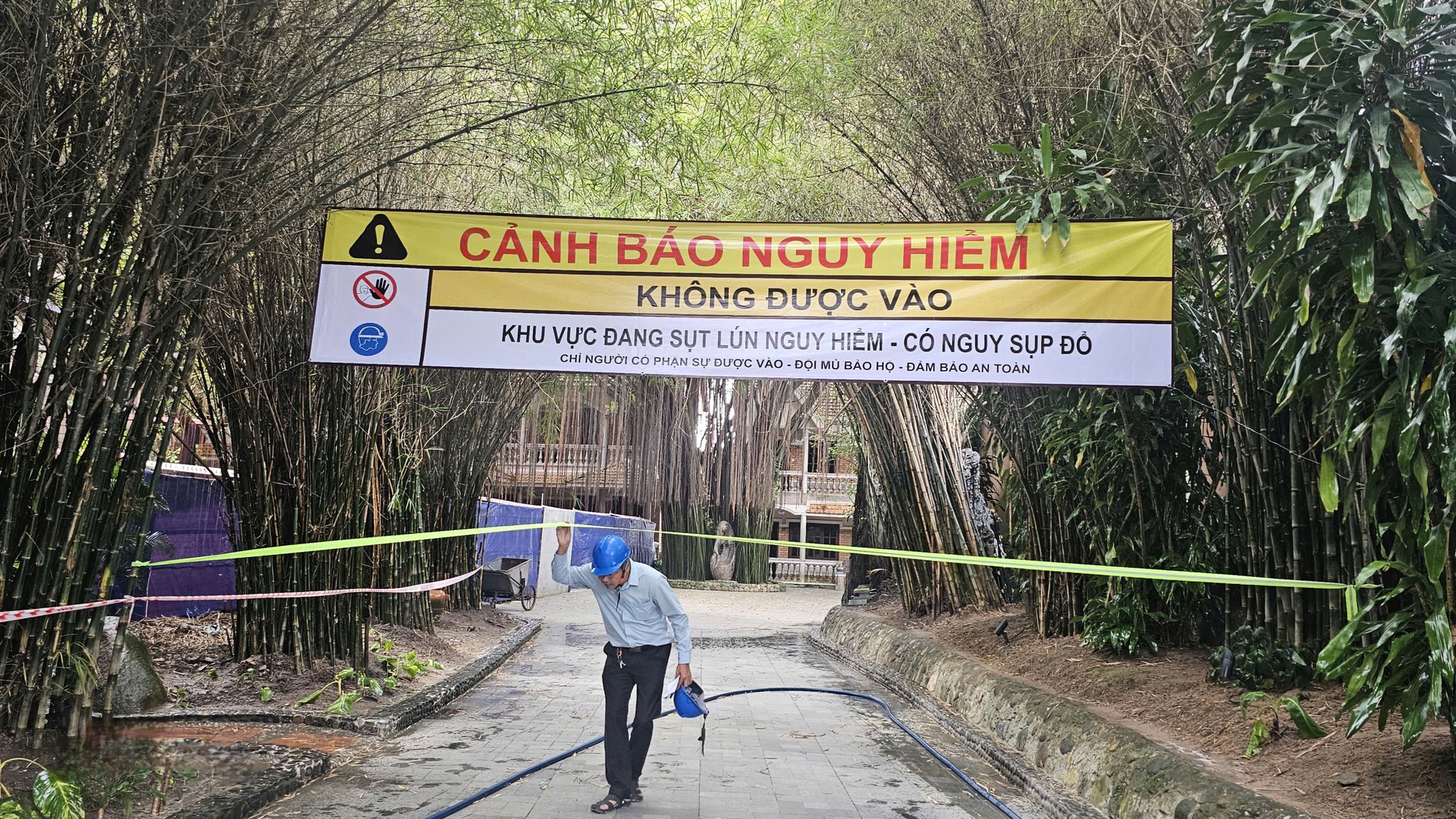 Xây chung cư Stown Gateway làm nứt tường, sụt lún: Resort 4 sao ở TP HCM phải đóng cửa, "cầu cứu" - Ảnh 1.