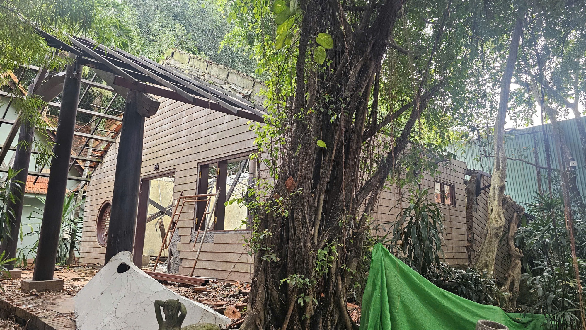 Xây chung cư Stown Gateway làm nứt tường, sụt lún: Resort 4 sao ở TP HCM phải đóng cửa, "cầu cứu" - Ảnh 6.