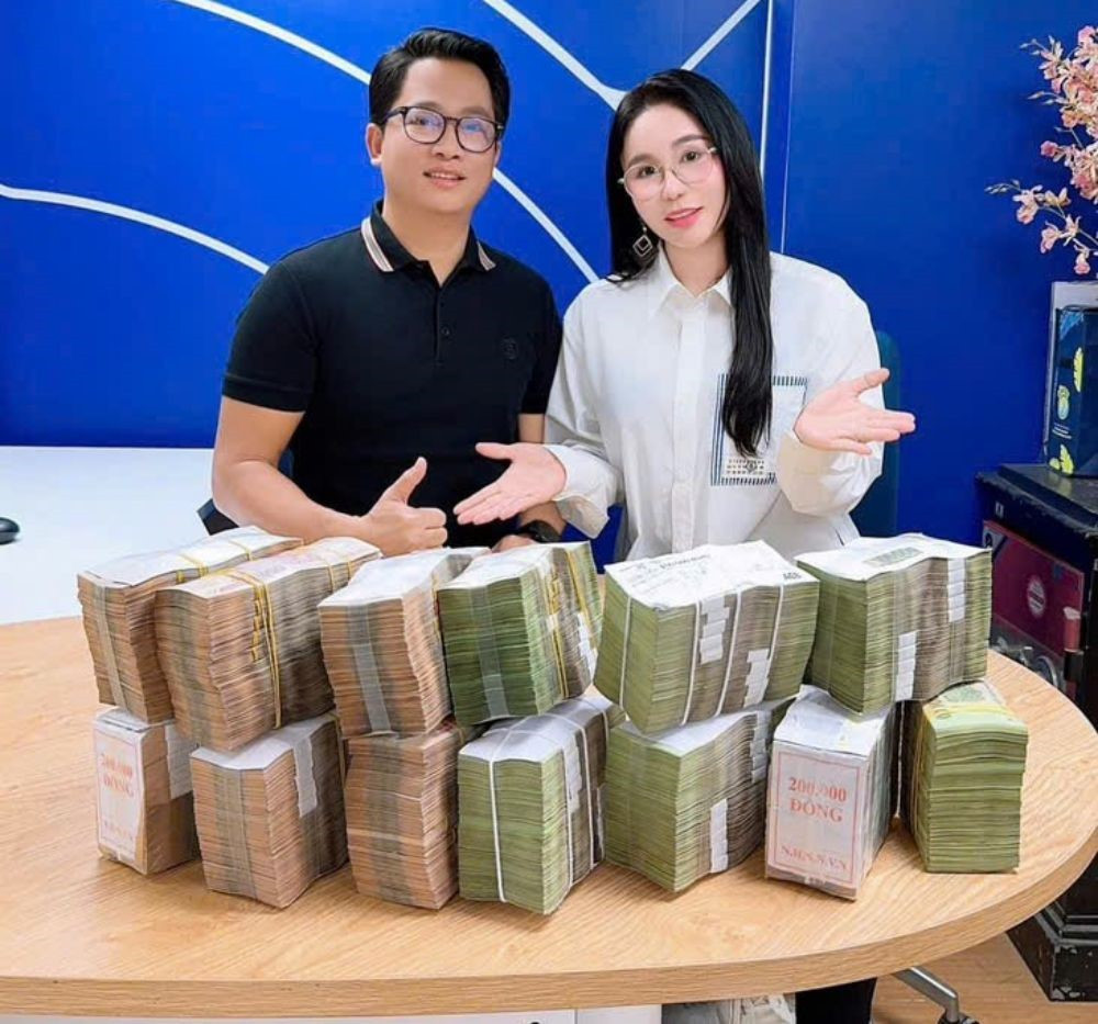 Giá trị 300 lượng vàng SJC bị thu hồi của vợ chồng Mailisa- Ảnh 2. Giá trị 300 lượng vàng SJC bị thu hồi của vợ chồng Mailisa- Ảnh 2.