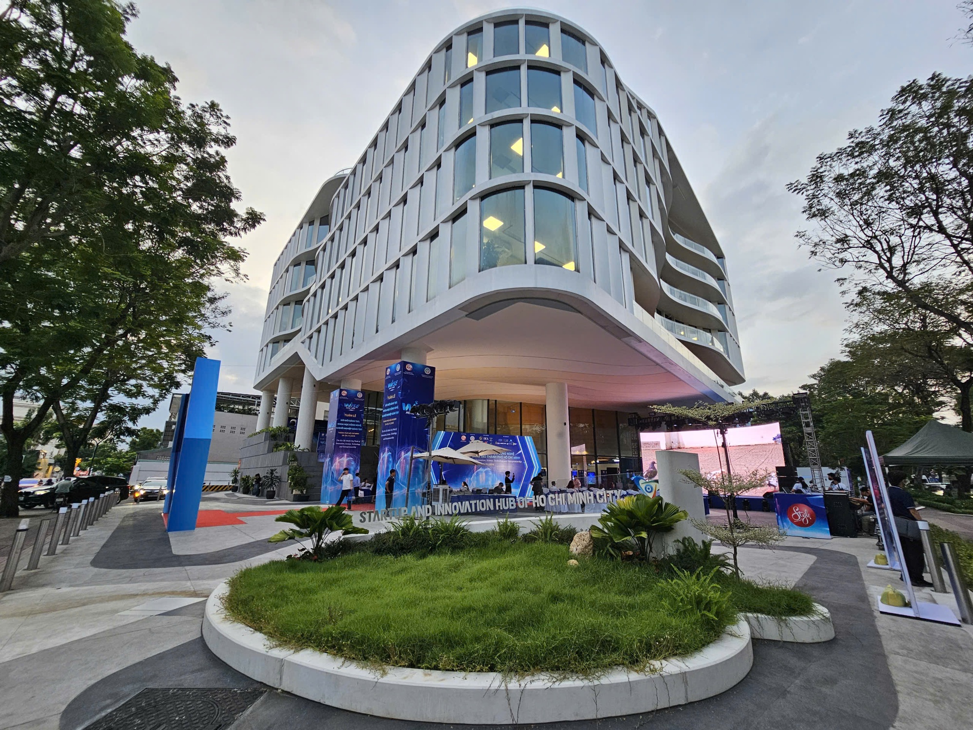 Hé lộ Trung tâm tài chính quốc tế tại TPHCM: Điểm nhấn cho Kinh tế vĩ mô - Ảnh 1. Hé lộ Trung tâm tài chính quốc tế tại TPHCM: Điểm nhấn cho Kinh tế vĩ mô - Ảnh 1.