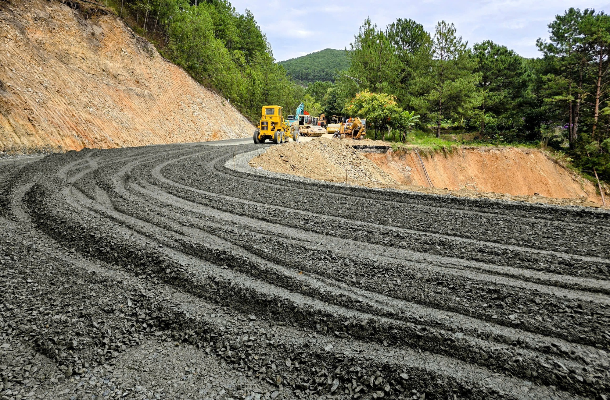 - Ảnh 4. - Ảnh 4.