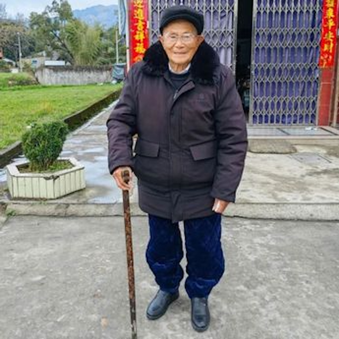 Bí quyết sống lâu của cụ ông 111 tuổi luôn uống rượu, hút thuốc, ăn đường Bí quyết sống lâu của cụ ông 111 tuổi luôn uống rượu, hút thuốc, ăn đường