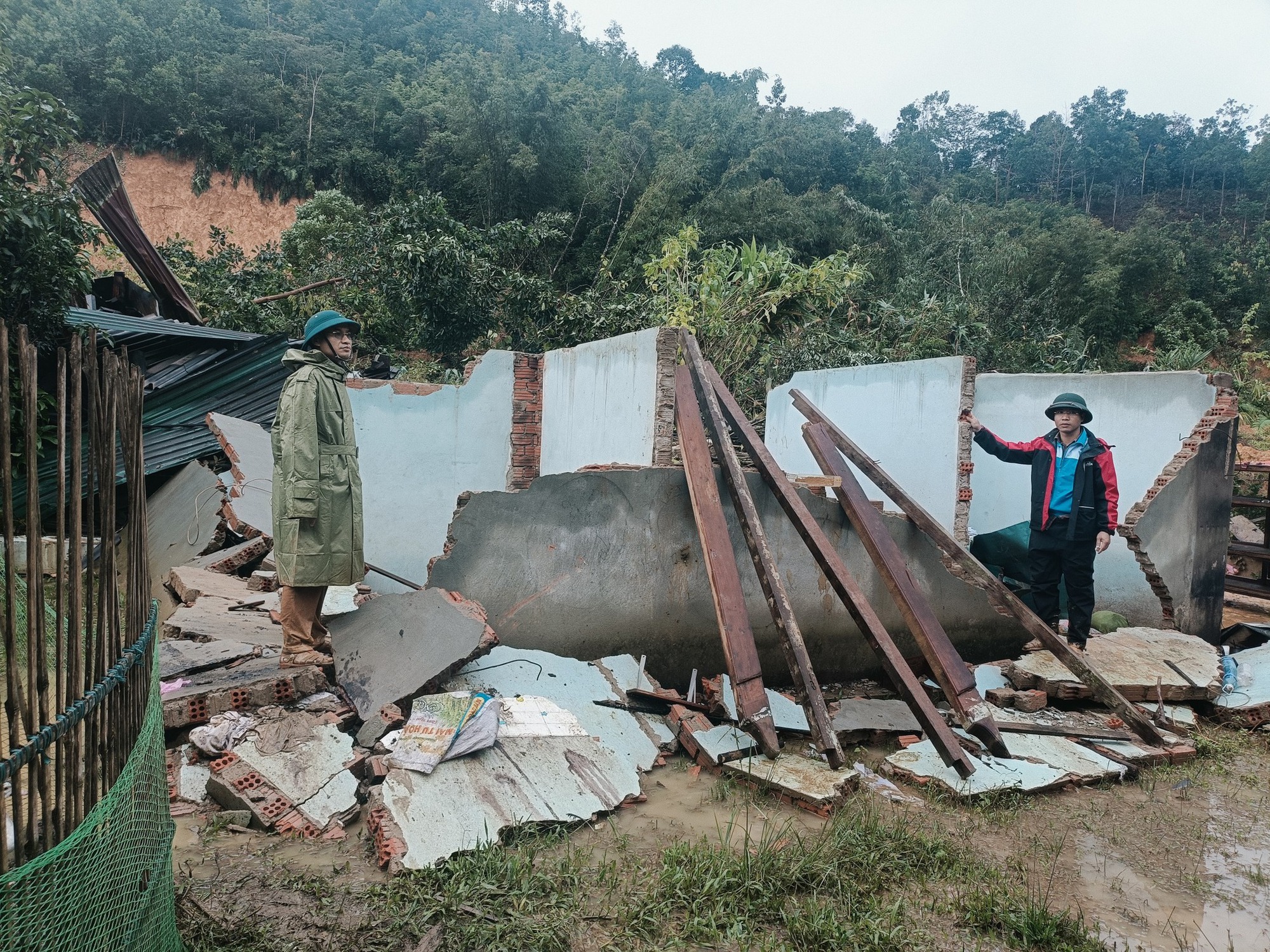 - Ảnh 4. - Ảnh 4.