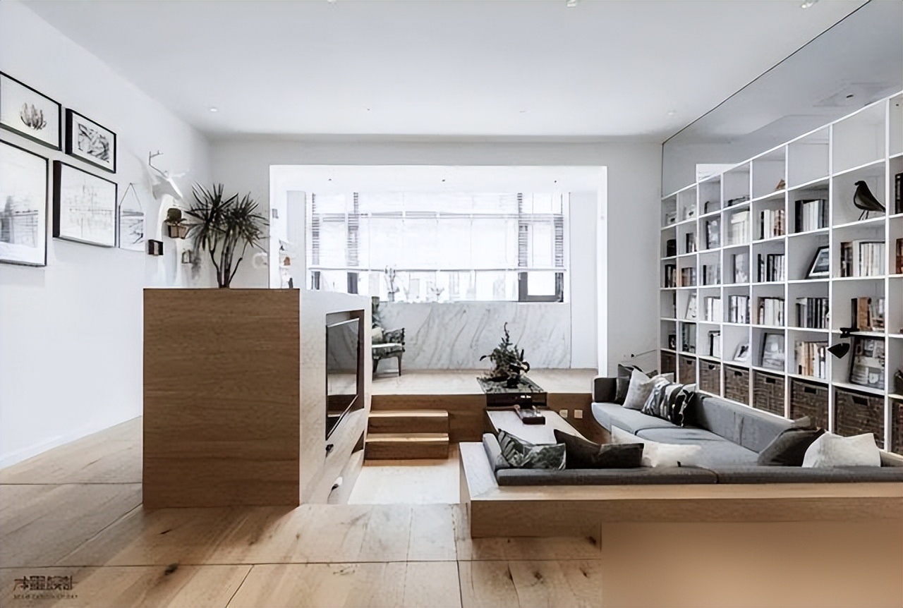 Tưởng chồng làm liều khi hạ sàn phòng khách 45 cm, ai ngờ lại tạo nên góc sống khiến ai đến cũng khen thông minh!- Ảnh 1. Tưởng chồng làm liều khi hạ sàn phòng khách 45 cm, ai ngờ lại tạo nên góc sống khiến ai đến cũng khen thông minh!- Ảnh 1.