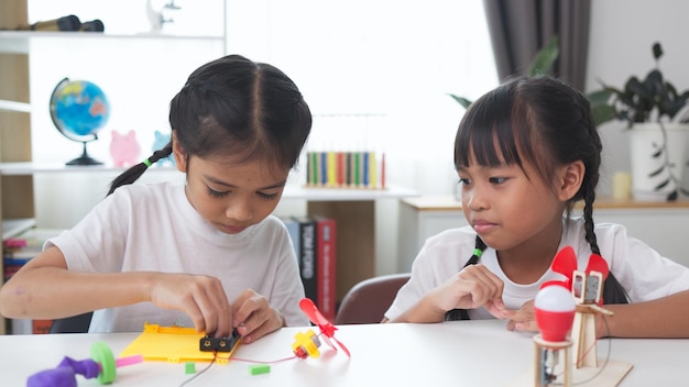 Thầy hiệu trưởng nói: Cha mẹ "NHÌN" 3 điểm này, biết con có "tài năng ẩn giấu" hay không rất dễ! - Ảnh 1. Thầy hiệu trưởng nói: Cha mẹ "NHÌN" 3 điểm này, biết con có "tài năng ẩn giấu" hay không rất dễ! - Ảnh 1.