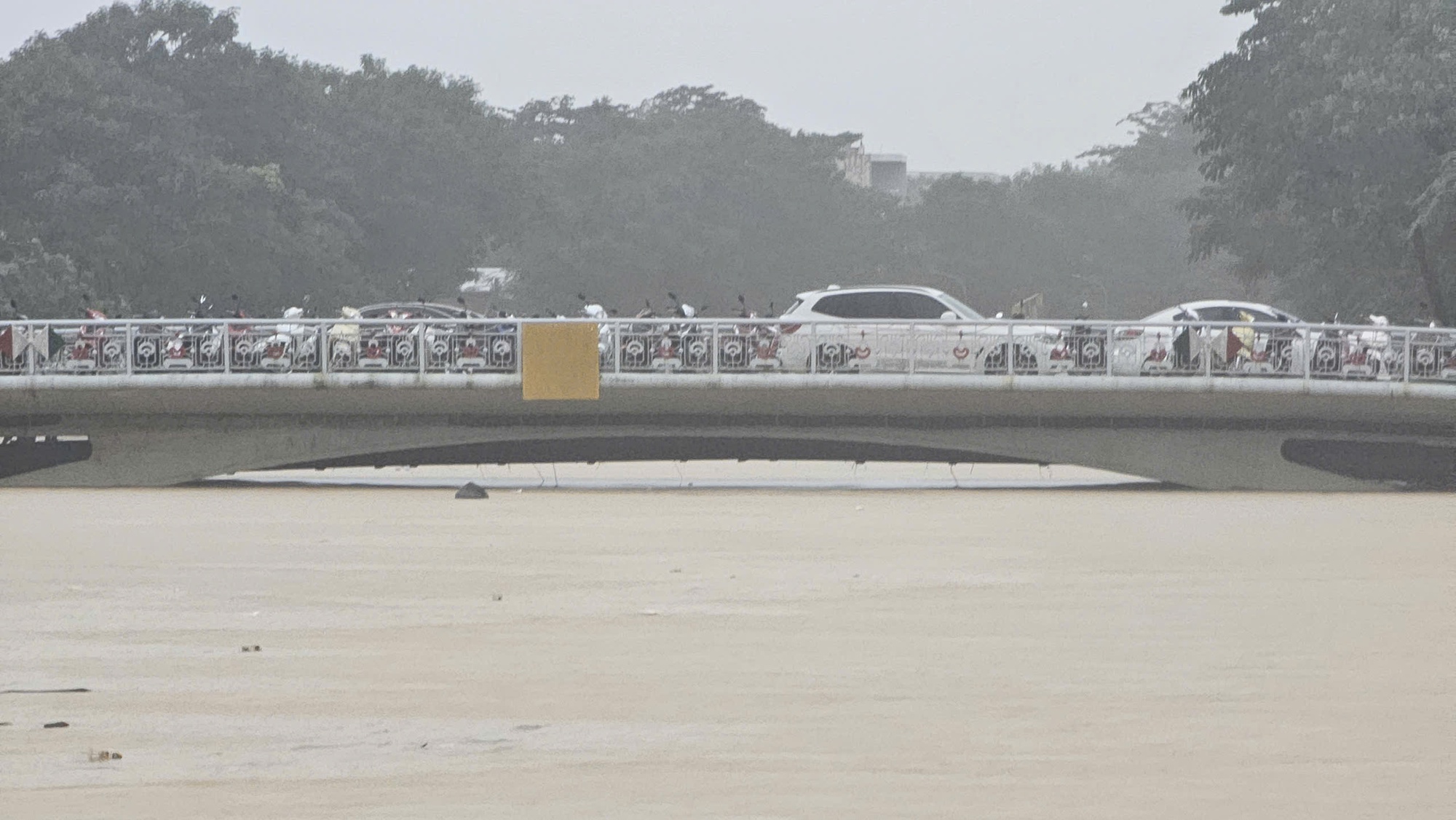 Lũ “tập 3” bắt đầu tại Huế, cảnh báo diễn biến phức tạp do bão Kalmaegi Lũ “tập 3” bắt đầu tại Huế, cảnh báo diễn biến phức tạp do bão Kalmaegi