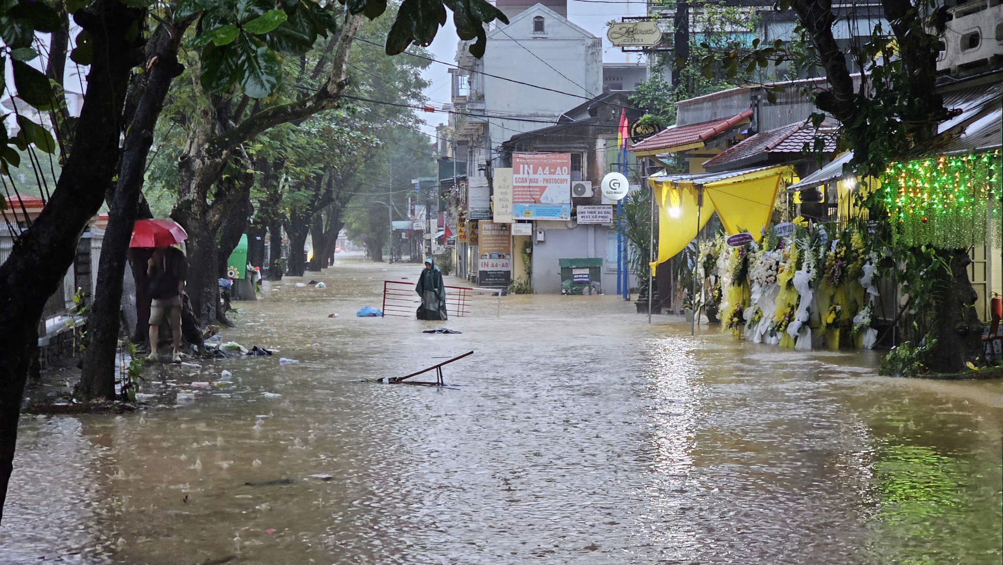 Lũ “tập 3” bắt đầu tại Huế, cảnh báo diễn biến phức tạp do bão Kalmaegi Lũ “tập 3” bắt đầu tại Huế, cảnh báo diễn biến phức tạp do bão Kalmaegi
