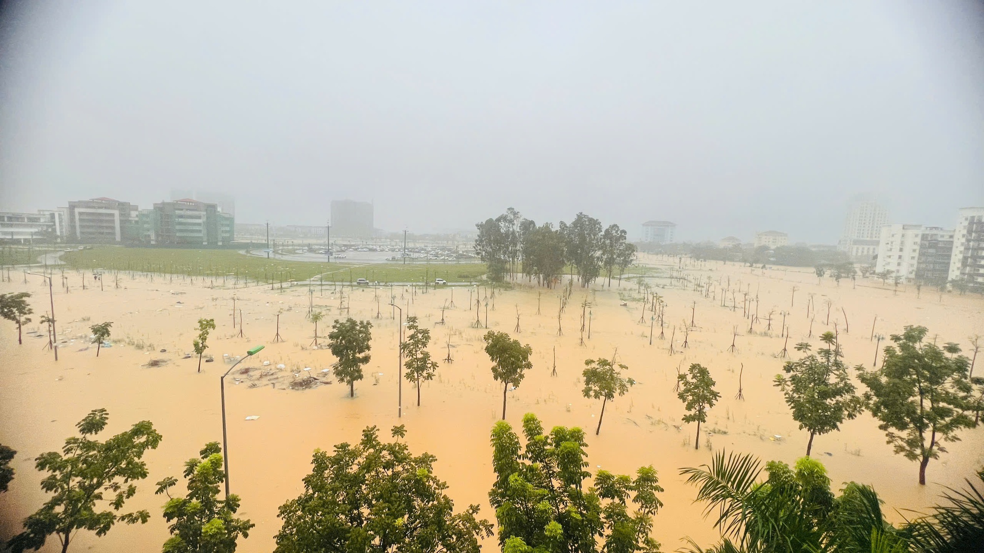 Lũ “tập 3” bắt đầu tại Huế, cảnh báo diễn biến phức tạp do bão Kalmaegi Lũ “tập 3” bắt đầu tại Huế, cảnh báo diễn biến phức tạp do bão Kalmaegi