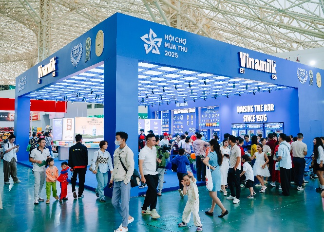 Vinamilk: Tổng doanh thu hợp nhất quý 3 tiến sát cột mốc 17 nghìn tỷ đồng - Ảnh 2.