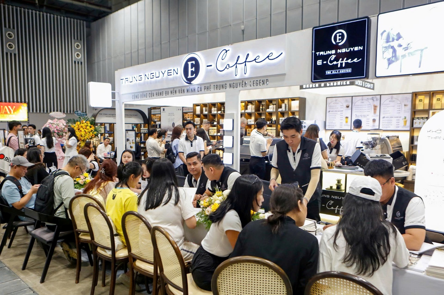 Hệ thống quán Trung Nguyên Legend liên tục phát triển, khẳng định vị thế hàng đầu - Ảnh 2.