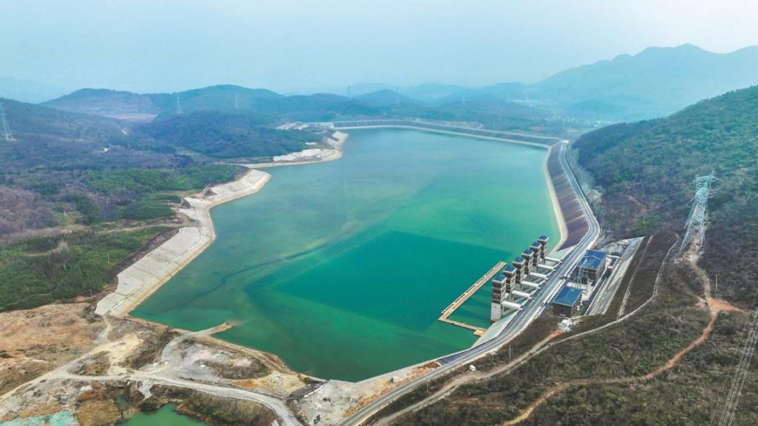 Kỳ tích chưa từng có: Quốc gia tỷ dân chặn đứng sông dữ trong 24 giờ, xây 2 đập thủy điện công suất khủng- Ảnh 3. Kỳ tích chưa từng có: Quốc gia tỷ dân chặn đứng sông dữ trong 24 giờ, xây 2 đập thủy điện công suất khủng- Ảnh 3.