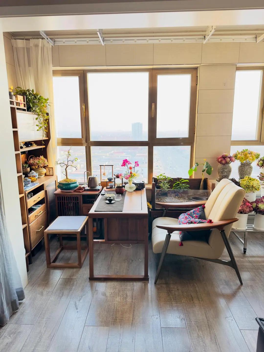 Ban công 5㎡ biến thành phòng trà phong cách Thiền, view toàn cảnh đẹp đến mức khiến hàng xóm phải dừng lại trầm trồ- Ảnh 2. Ban công 5㎡ biến thành phòng trà phong cách Thiền, view toàn cảnh đẹp đến mức khiến hàng xóm phải dừng lại trầm trồ- Ảnh 2.