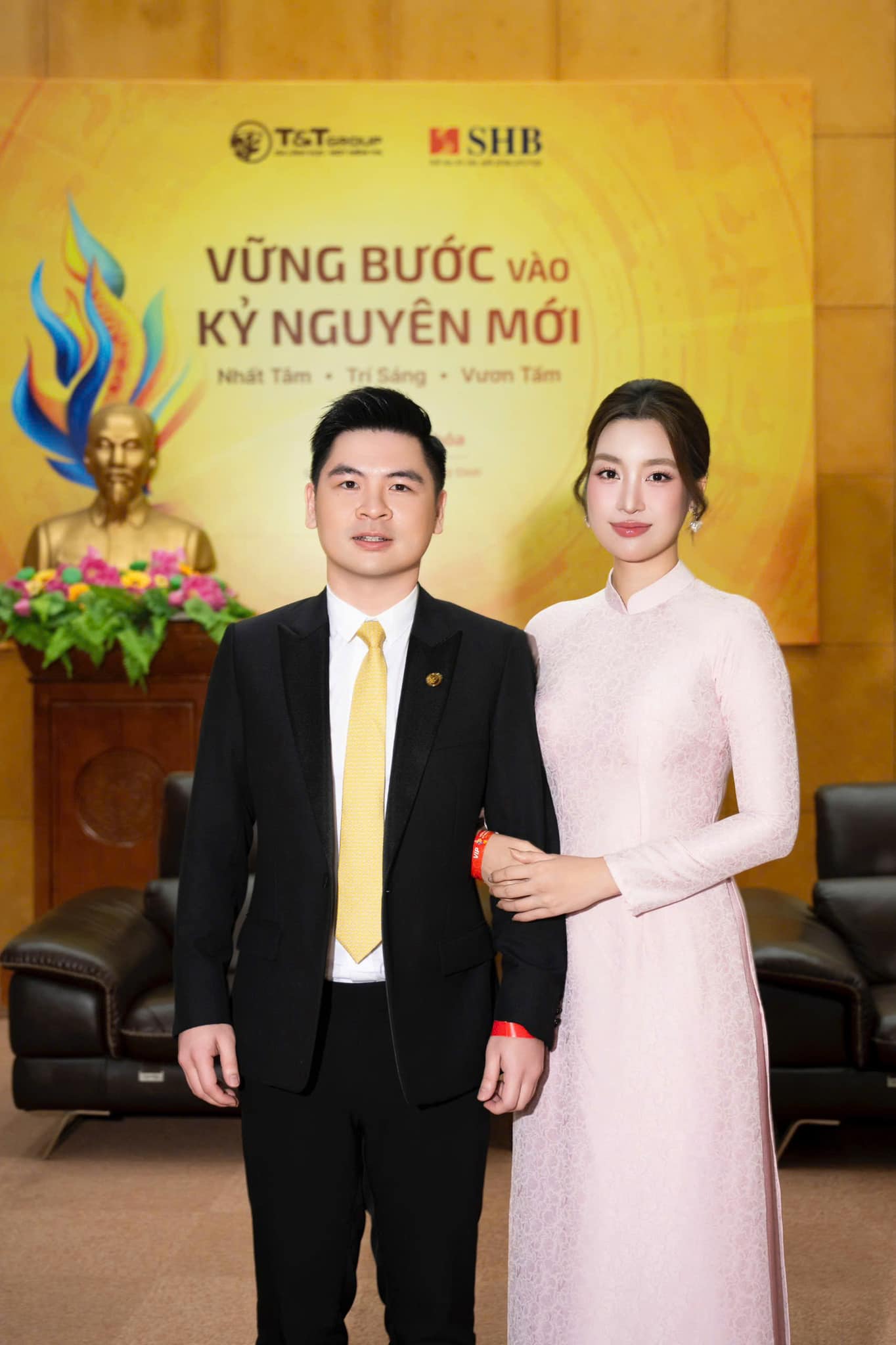 Hoa hậu Đỗ Mỹ Linh vắng mặt gây chú ý tại sự kiện cực quan trọng của gia đình bầu Hiển- Ảnh 2. Hoa hậu Đỗ Mỹ Linh vắng mặt gây chú ý tại sự kiện cực quan trọng của gia đình bầu Hiển- Ảnh 2.