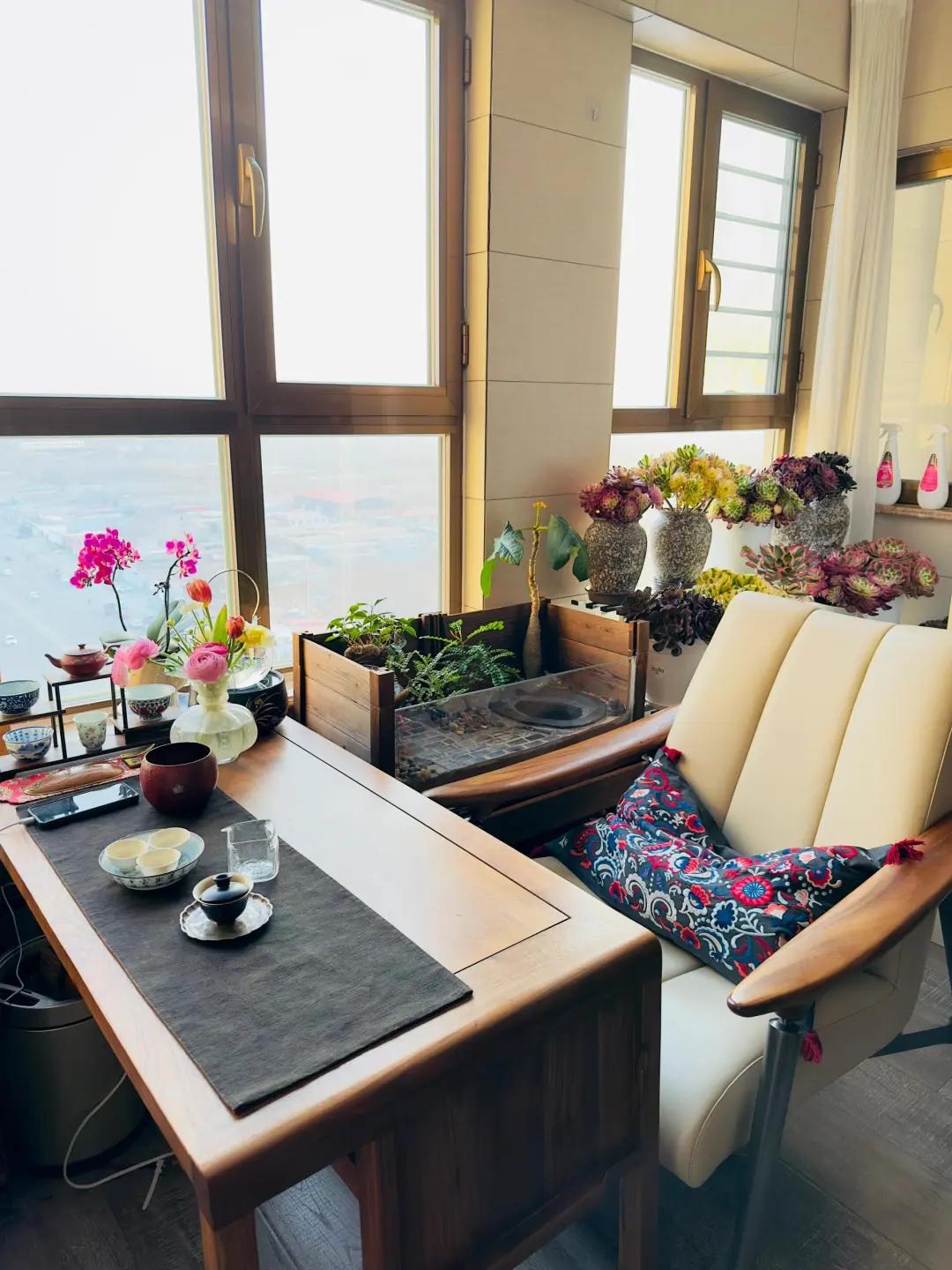 Ban công 5㎡ biến thành phòng trà phong cách Thiền, view toàn cảnh đẹp đến mức khiến hàng xóm phải dừng lại trầm trồ- Ảnh 3. Ban công 5㎡ biến thành phòng trà phong cách Thiền, view toàn cảnh đẹp đến mức khiến hàng xóm phải dừng lại trầm trồ- Ảnh 3.