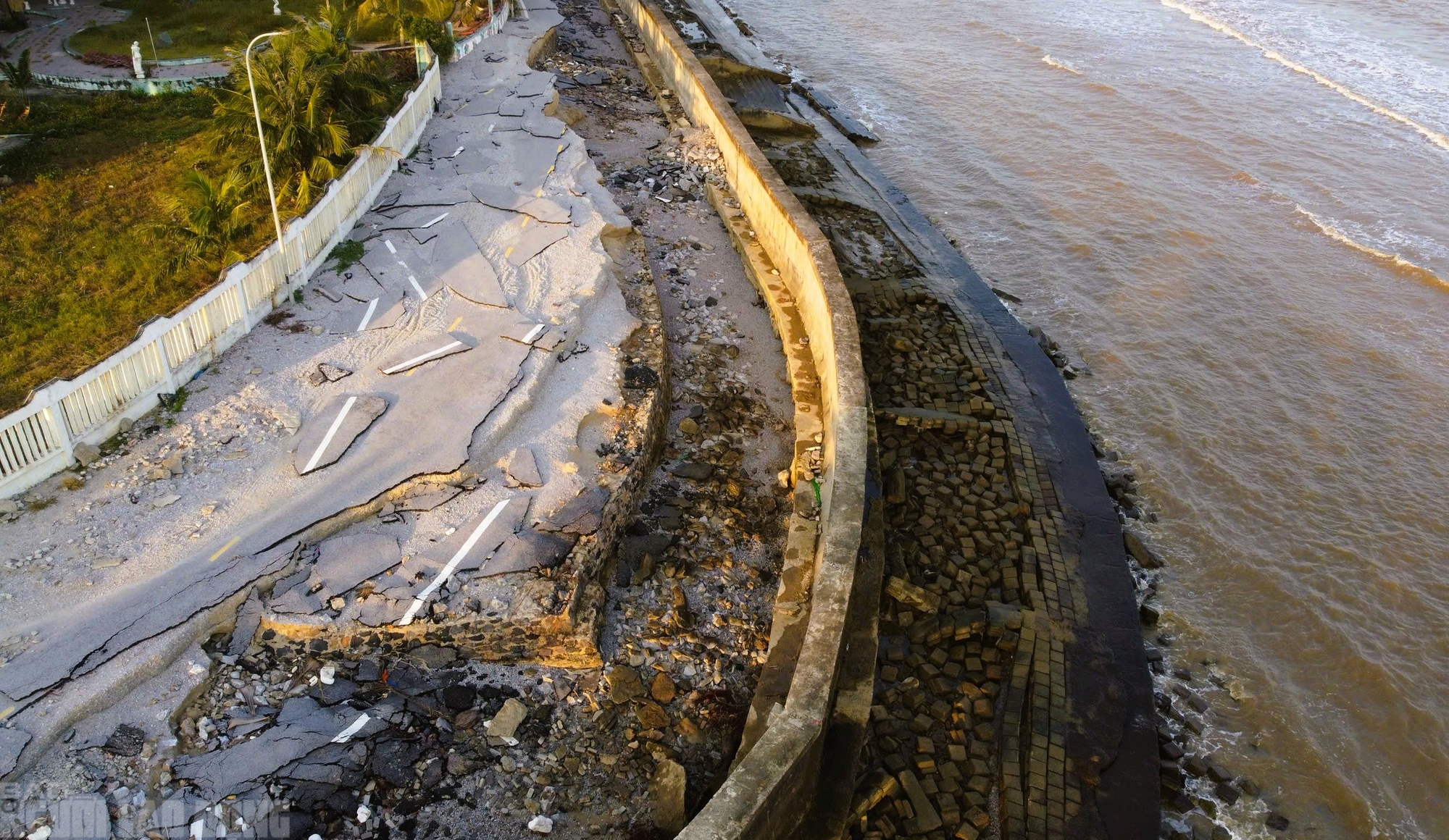 Cảnh tơi tả ở khu du lịch Hải Tiến thanh hóa cần 100 tỉ đồng tái thiết - Ảnh 13. Cảnh tơi tả ở khu du lịch Hải Tiến thanh hóa cần 100 tỉ đồng tái thiết - Ảnh 13.